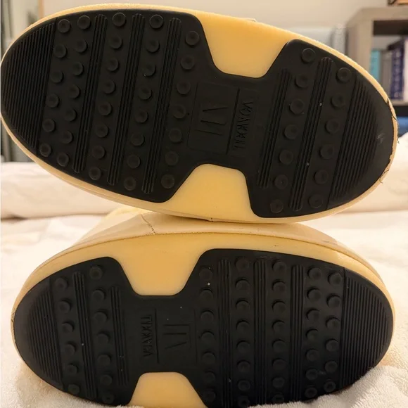 Moon Boot Women's Beige and Cream Winter Boots - Picture 8 of 8